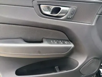 VOLVO XC60 B5 AWD Plus Black Edition elektr. AHK Rückf