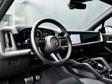 PORSCHE S E-Hybrid 3.0 Turbo V6  PANO BOSE CHRONO HUD
