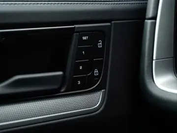 PORSCHE S E-Hybrid 3.0 Turbo V6  PANO BOSE CHRONO HUD