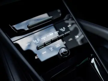 PORSCHE S E-Hybrid 3.0 Turbo V6  PANO BOSE CHRONO HUD