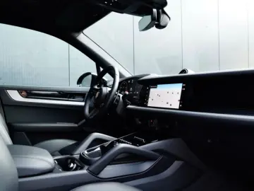 PORSCHE S E-Hybrid 3.0 Turbo V6  PANO BOSE CHRONO HUD