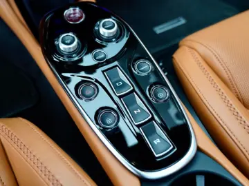 MCLAREN  BOWERS & WILKINS PANO LIFT CAMERA LED FULL