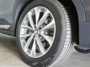 BMW X3 xDrive30d Leder ACC Kamera HUD Pano H&K Lane