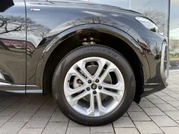 AUDI Q5 TFSI quattro Matrix PassengerDisplay 360