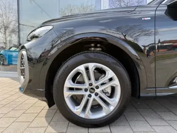 AUDI Q5 TFSI quattro Matrix PassengerDisplay 360