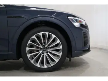 AUDI Q8 55 S-Line NAVI PANO LEDER MATRIX 55 quattro S