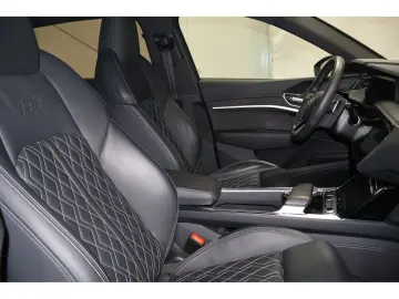AUDI Q8 55 S-Line NAVI PANO LEDER MATRIX 55 quattro S