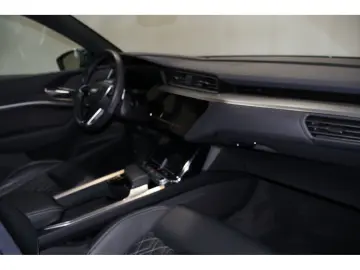 AUDI Q8 55 S-Line NAVI PANO LEDER MATRIX 55 quattro S