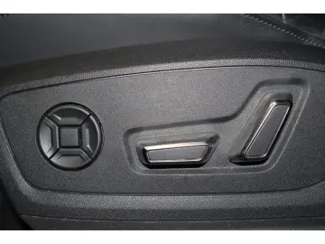 AUDI Q8 55 S-Line NAVI PANO LEDER MATRIX 55 quattro S