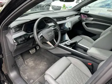 AUDI Q8 e-tron S line 55 Matrix Luftfederung Standkli