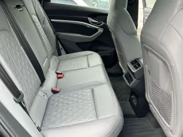 AUDI Q8 e-tron S line 55 Matrix Luftfederung Standkli