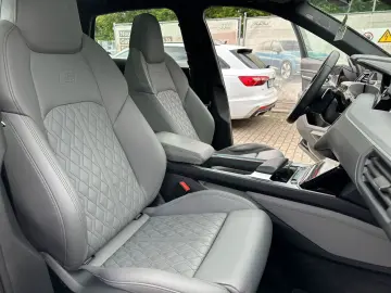 AUDI Q8 e-tron S line 55 Matrix Luftfederung Standkli