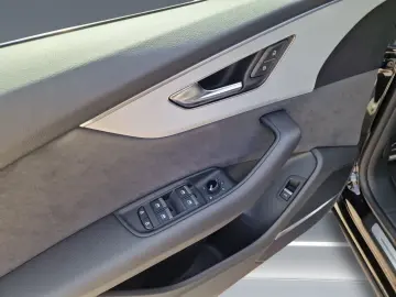 AUDI Q8 50 TDI qu S line MATRIX PANO STHZG Luft 22