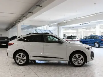 AUDI Q5 Sportback TFSI qu PassengerDisplay 360