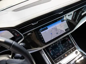 AUDI Q8 55 TFSI S-Line MATRIX PANO B&O ACC STHZG HuD