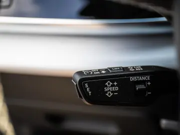 AUDI Q8 55 TFSI S-Line MATRIX PANO B&O ACC STHZG HuD
