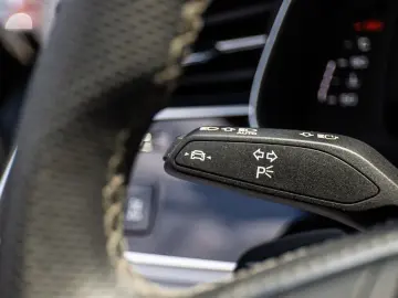 AUDI Q8 55 TFSI S-Line MATRIX PANO B&O ACC STHZG HuD