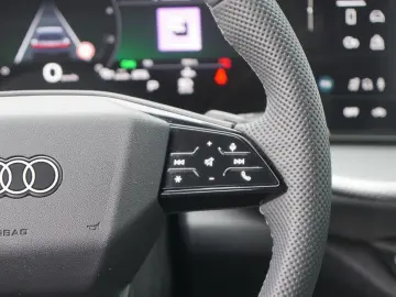 AUDI Q5 40TDI qu S line Edition Matrix 360 PassengerDisplay
