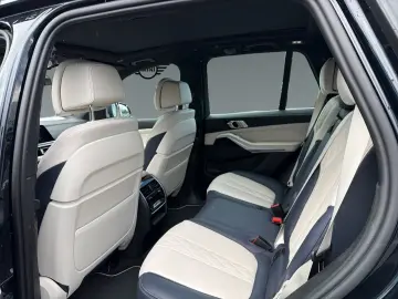 BMW X5 xDrive30d M Sport Luftfederung 7 Sitzer 22 Zo