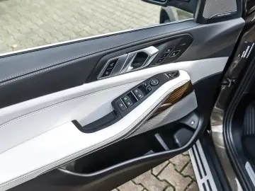 BMW X5 xDrive50e Pano DA Prof. AHK Soft-Close 21