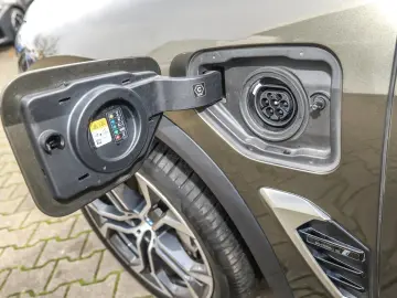 BMW X5 xDrive50e Pano DA Prof. AHK Soft-Close 21