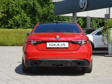 ALFA ROMEO Giulia TRIBUTO ITALIANO 280PS Q4 AHK VOLL