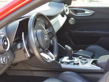 ALFA ROMEO Giulia TRIBUTO ITALIANO 280PS Q4 AHK VOLL