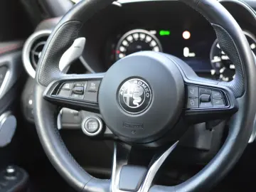 ALFA ROMEO Giulia TRIBUTO ITALIANO 280PS Q4 AHK VOLL