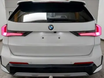 BMW X1 xLine Panorama AHK LED Harmon Kamara 23 d