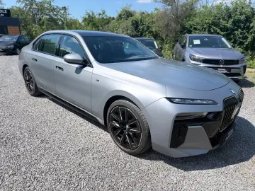 BMW 740 d xDrive M Sport LED PANO LEDER B&W STAND