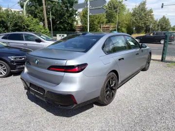BMW 740 d xDrive M Sport LED PANO LEDER B&W STAND