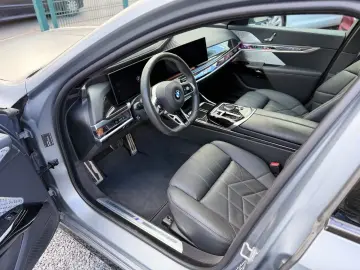 BMW 740 d xDrive M Sport LED PANO LEDER B&W STAND
