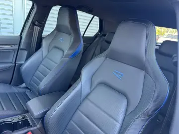 VW Golf VIII R 2.0 BLACK  PERFORMANCE H&K LEDER