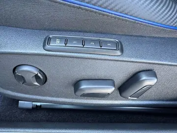 VW Golf VIII R 2.0 BLACK  PERFORMANCE H&K LEDER