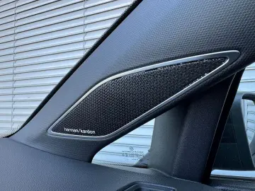 VW Golf VIII R 2.0 BLACK  PERFORMANCE H&K LEDER