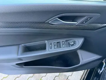 VW Golf VIII R 2.0 BLACK  PERFORMANCE H&K LEDER