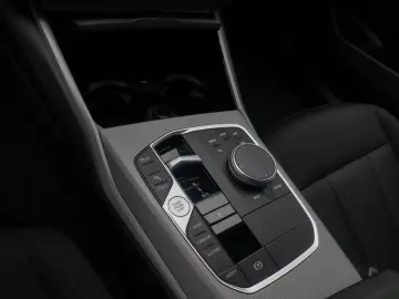 BMW 318i DAB PDC Widscreen Geschwindigkeitsreg LED