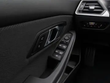 BMW 318i DAB PDC Widscreen Geschwindigkeitsreg LED