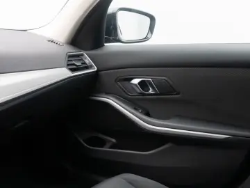 BMW 318i DAB PDC Widscreen Geschwindigkeitsreg LED