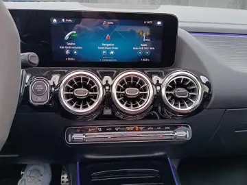 MERCEDES-BENZ GLA 45 S AMG  4Matic   LEDER   PANO   …