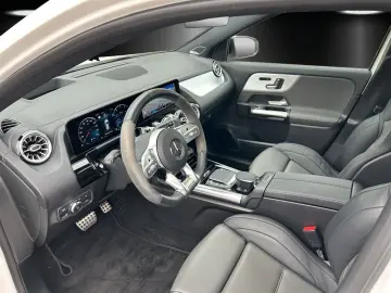 MERCEDES-BENZ GLA45 AMG DISTRO Perf.Sitz HUD Pano ML…