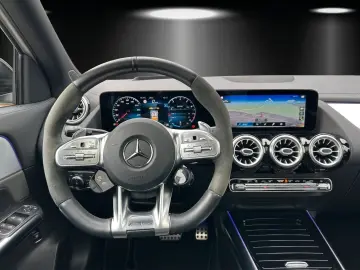 MERCEDES-BENZ GLA45 AMG DISTRO Perf.Sitz HUD Pano ML…