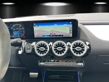 MERCEDES-BENZ GLA45 AMG DISTRO Perf.Sitz HUD Pano ML…