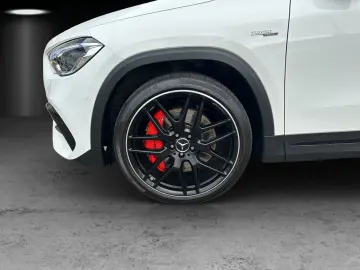 MERCEDES-BENZ GLA45 AMG DISTRO Perf.Sitz HUD Pano ML…