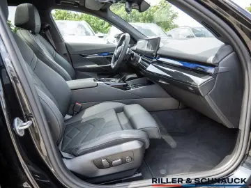 BMW 520d M-Sport Pro ACC HUD SITZBELÜFTUNG PANO 360