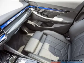 BMW 520d M-Sport Pro ACC HUD SITZBELÜFTUNG PANO 360