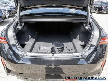 BMW 520d M-Sport Pro ACC HUD SITZBELÜFTUNG PANO 360