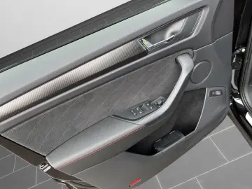 SKODA Kodiaq RS TSI RS DSG 4x4 AHK PANO NAVI RFK
