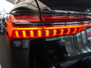 AUDI RS6 Avant 4.0 TFSI quattro Pano Matrix B&O ACC A
