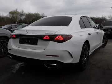 MERCEDES-BENZ E 200 4M AMG-Sport Super Pano Burm Distr Night